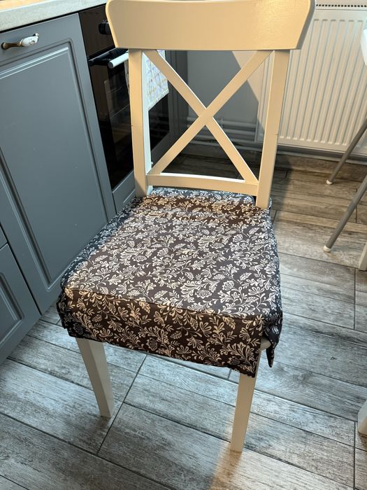 Set masă extensibilă + 4 scaune IKEA
