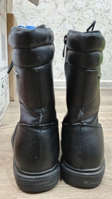 Продам две пары зимней обуви для девочки