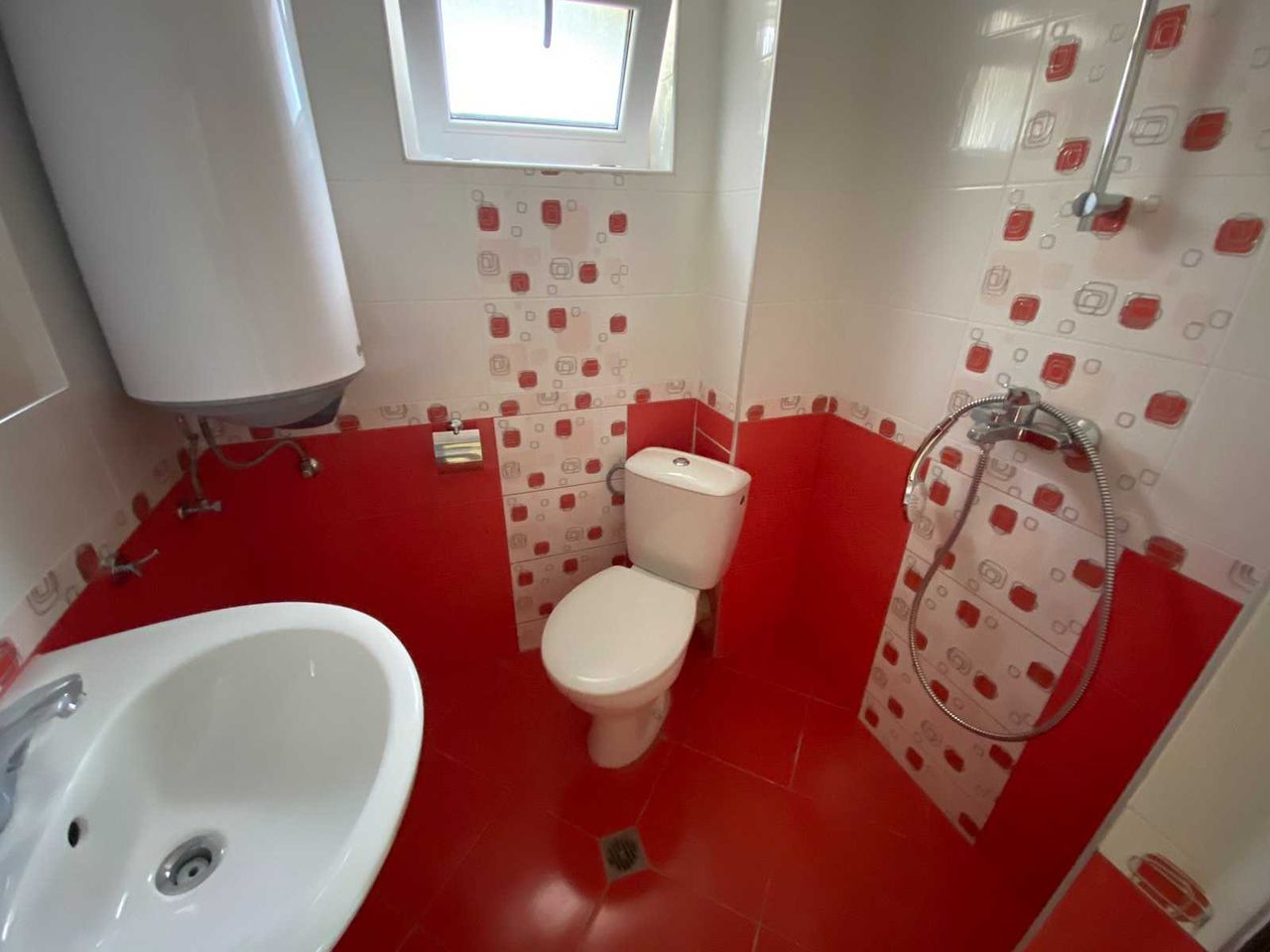 Дава се под наем Етаж от къща в Варна, м-т Евксиноград - 70 кв.м за 490 € - Снимка #6