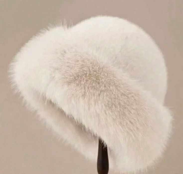 caciula dama alba- crem