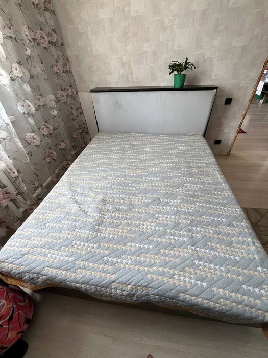 Кровать и шкаф для спальни