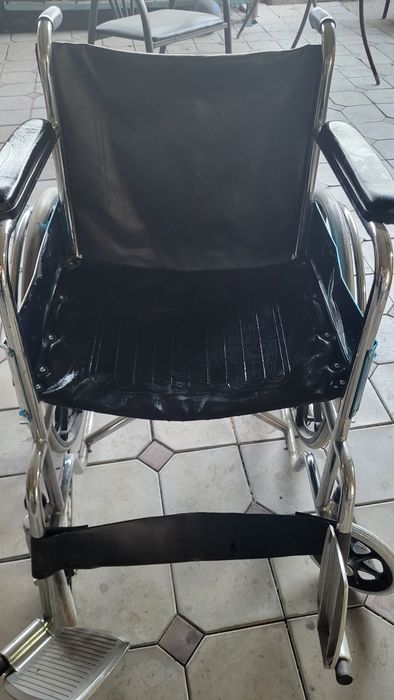 Продам инвалидную коляску новую