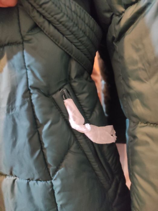 Geacă de iarnă nouă , cu etichetă, călduroasă, lungime medie