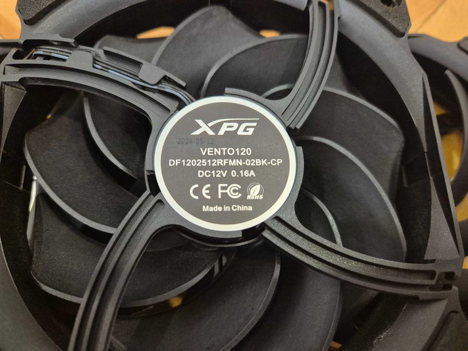3x ventilatoare carcasa XPG Vento 120mm, 1200 RPM, 45,3 CFM, 23 dB