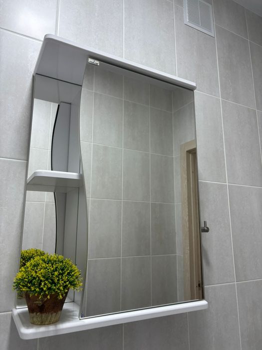 Шкафчик для ванны с зеркалом, в отличном состоянии