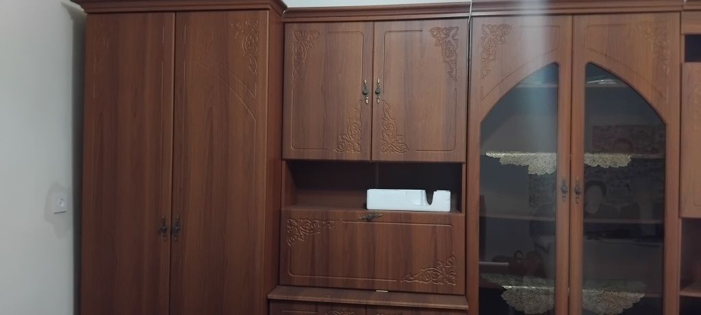 Сервант в отличном состоянии