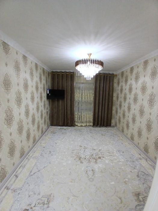 Qarshi shahridan 3 etaj 2 xona uy sotiladi