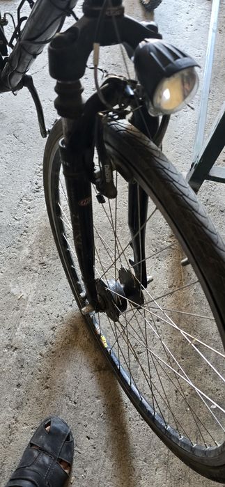 Bicicletă mare pentru persoane înalte are Dinamo în butuc