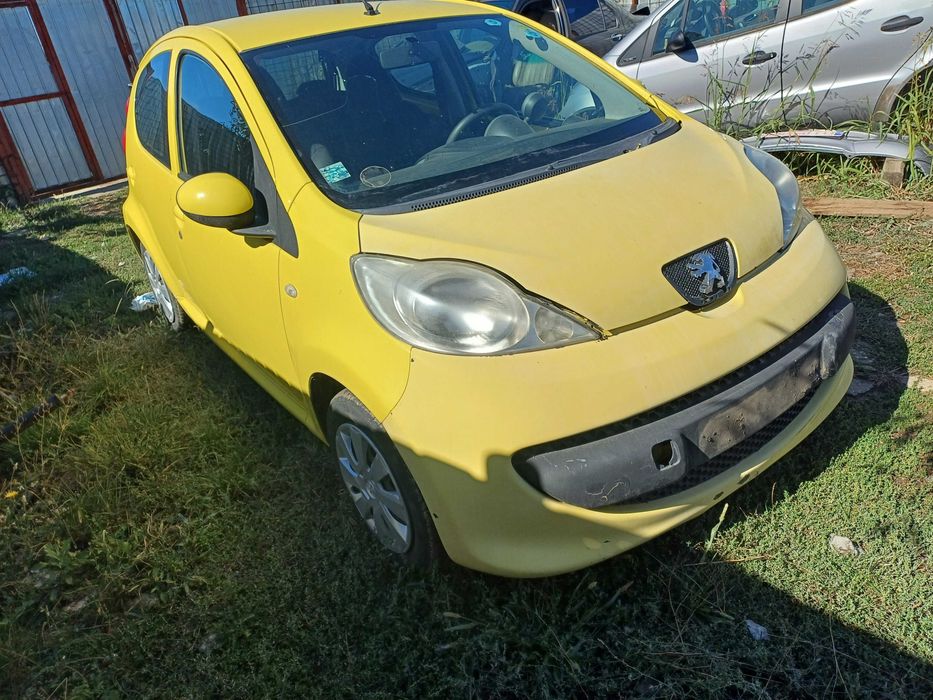 Dezmembrez Peugeot 107  din 2007