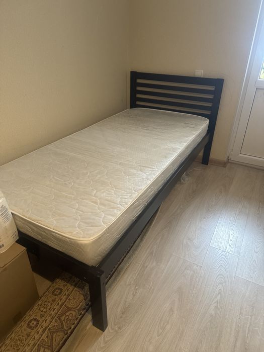 Кровать новая с матрасом две штуки.