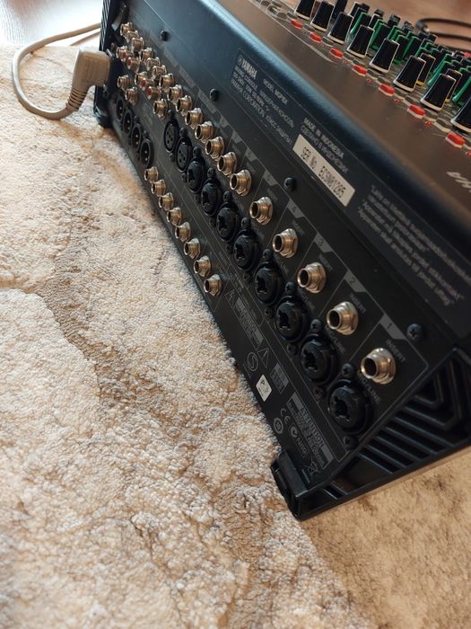 Vând mixer Yamaha MGP 16X în stare foarte bună