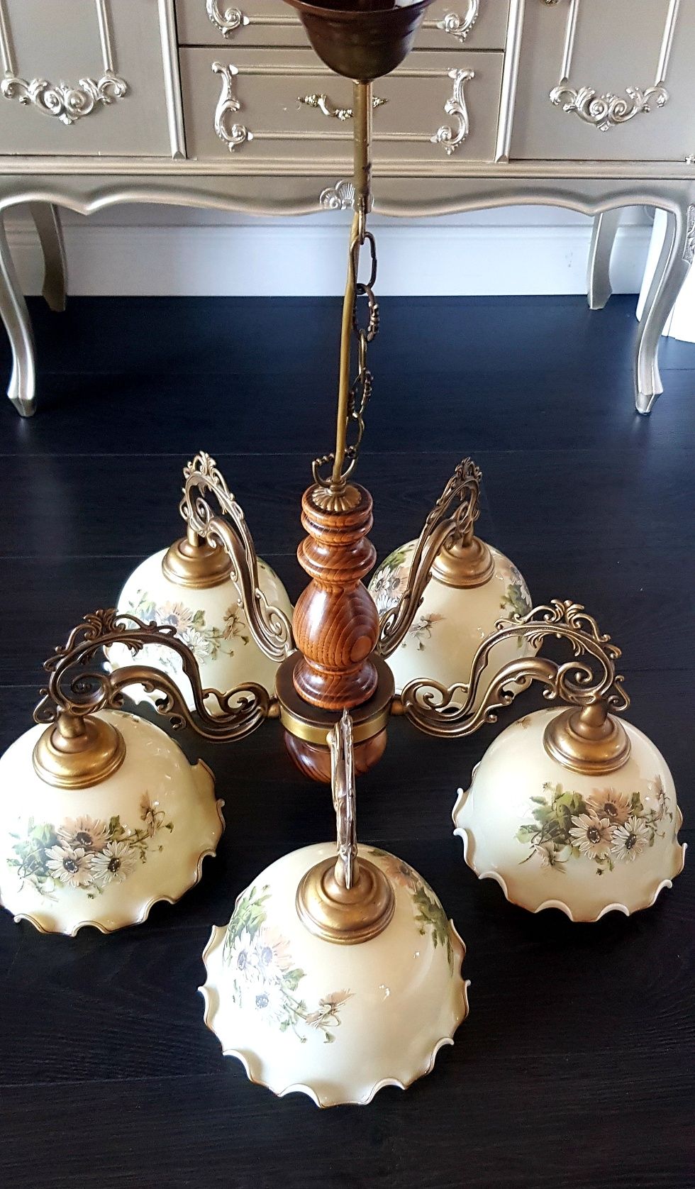 Candelabru vechi din bronz, lemn și sticlă
