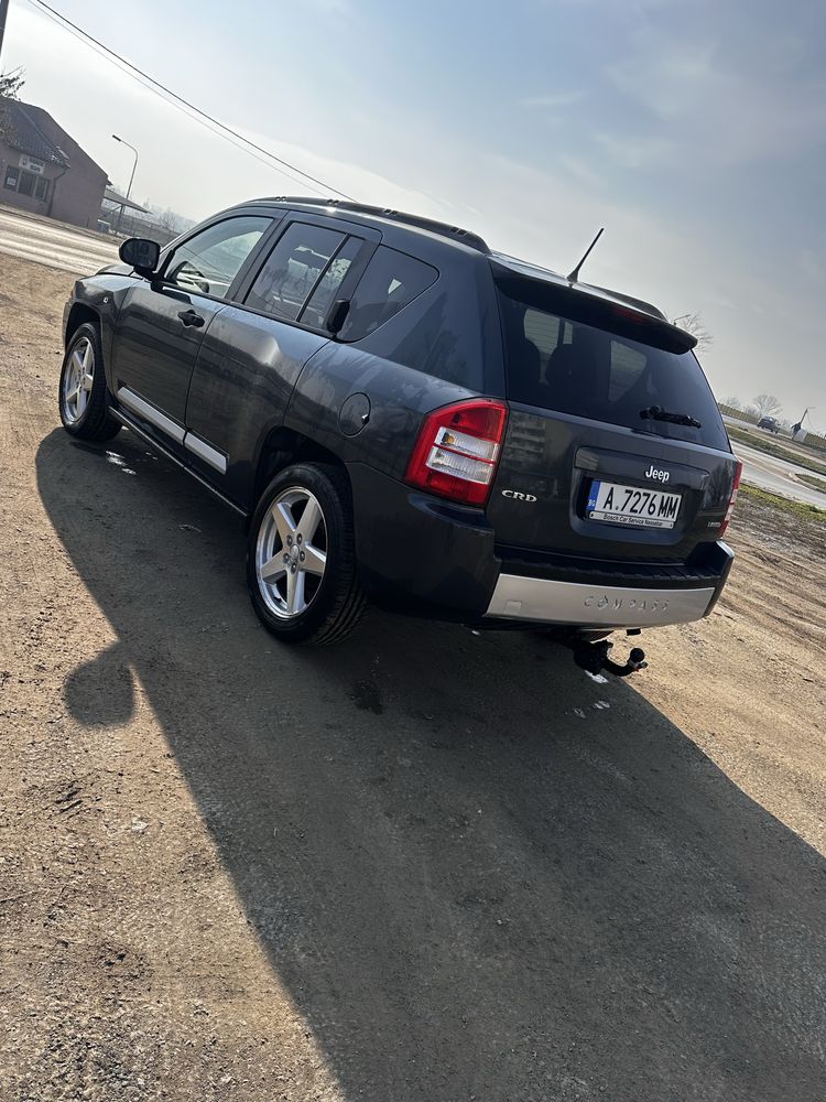 Продавам Jeep Compass