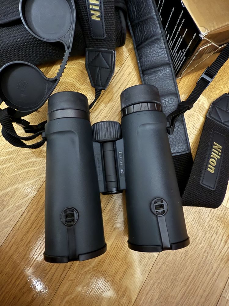 Binoclu Nikon Monarch 8x42 DCF