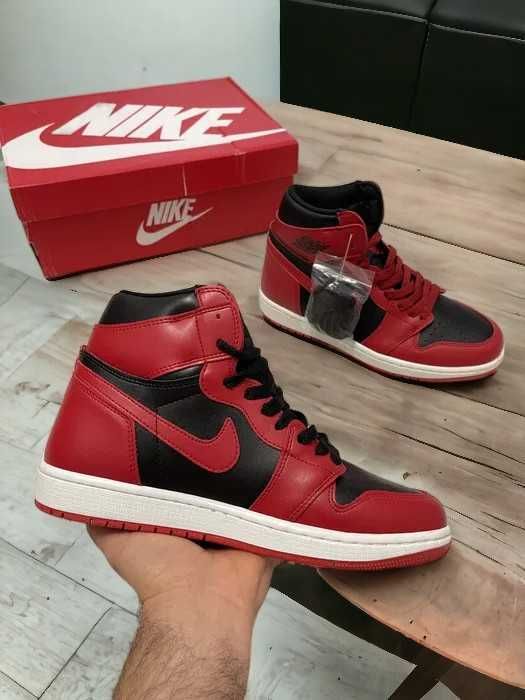 Nike Jordan 1 Varsity Red