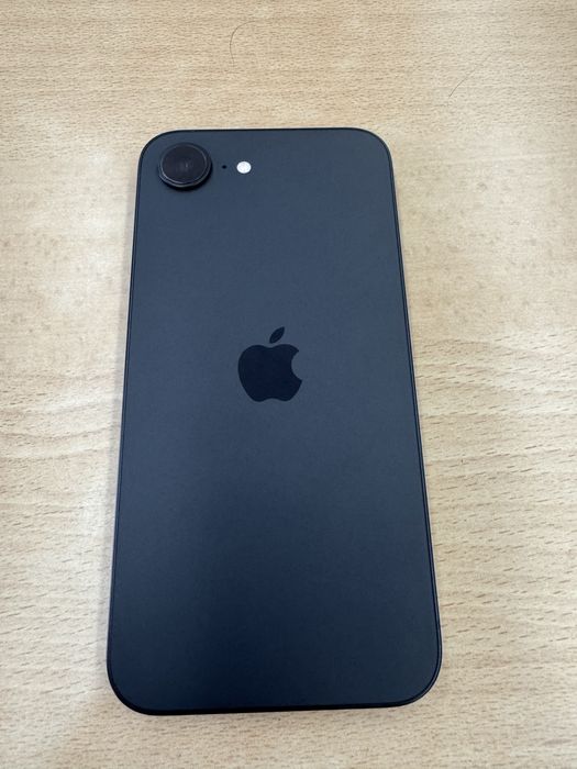 Продам Iphone 16e