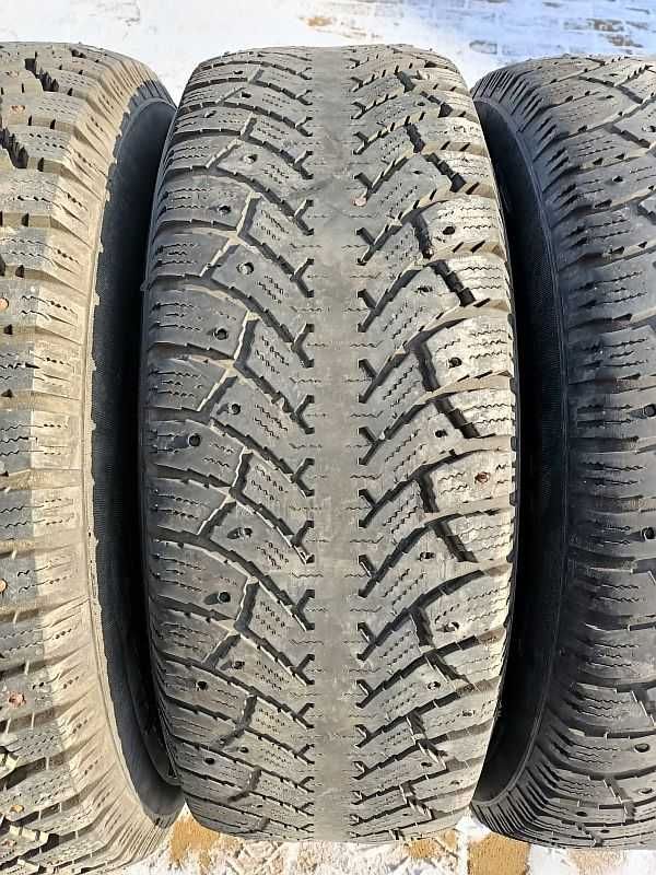 Шины 235/75 R15 - "Tunga Nordway" (Россия), шипованные.