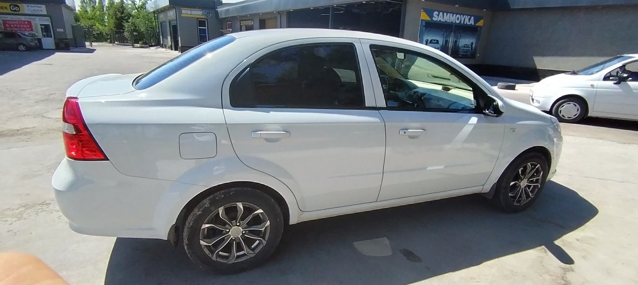 Chevrolet Nexia 3 Avtomat. Бежевый салон.