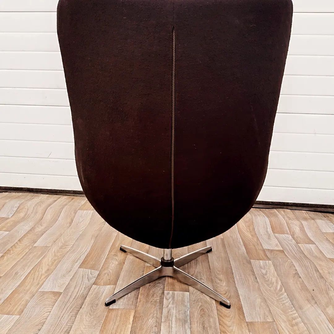 Vintage дизайнерско кресло EGG по модела  Проектиран от Arne Jacobsen