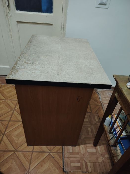 Домашний компьютерный стол с выдвижным отсеком и местом для блока пк