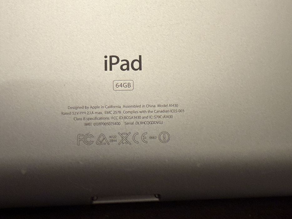 MacBook Air Silver, 13.3", 128GB SDD, 4GB RAM, WiFi