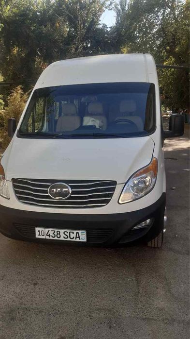 Микроавтобус хизматлари. Услуги перевозки людей.