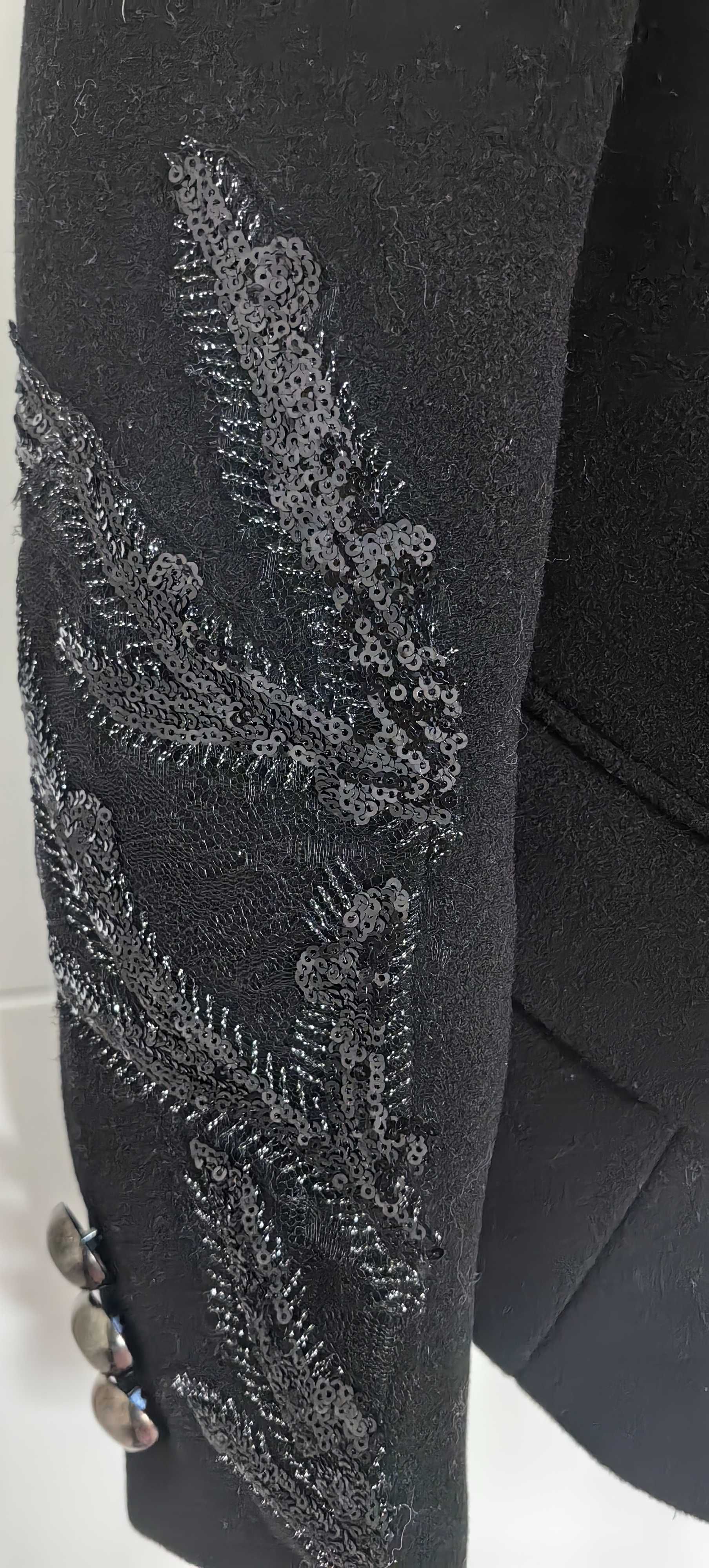 Сако Avin Couture в черно с ръчни орнаменти