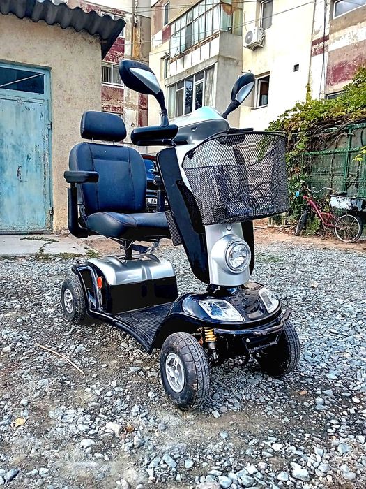 Scuter Carut electric pentru persoane cu dizabilități sau handicap