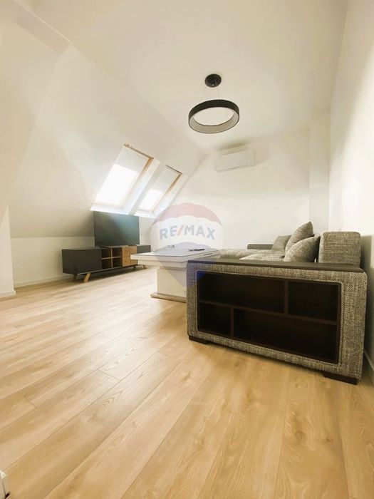 Дава се под наем Тристаен апартамент в Варна, Изгрев - 115 кв.м за 900 € - Снимка #2