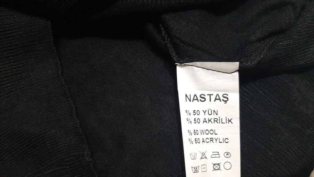 Pulover marimea XL nou cu eticheta de culoare negra
