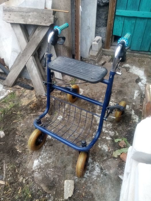 Инвалидные ходунки на колёсах