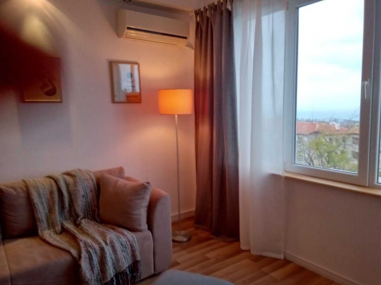 Дава се под наем Двустаен апартамент в Варна, м-т Траката - 60 кв.м за 484.5 € - Снимка #4