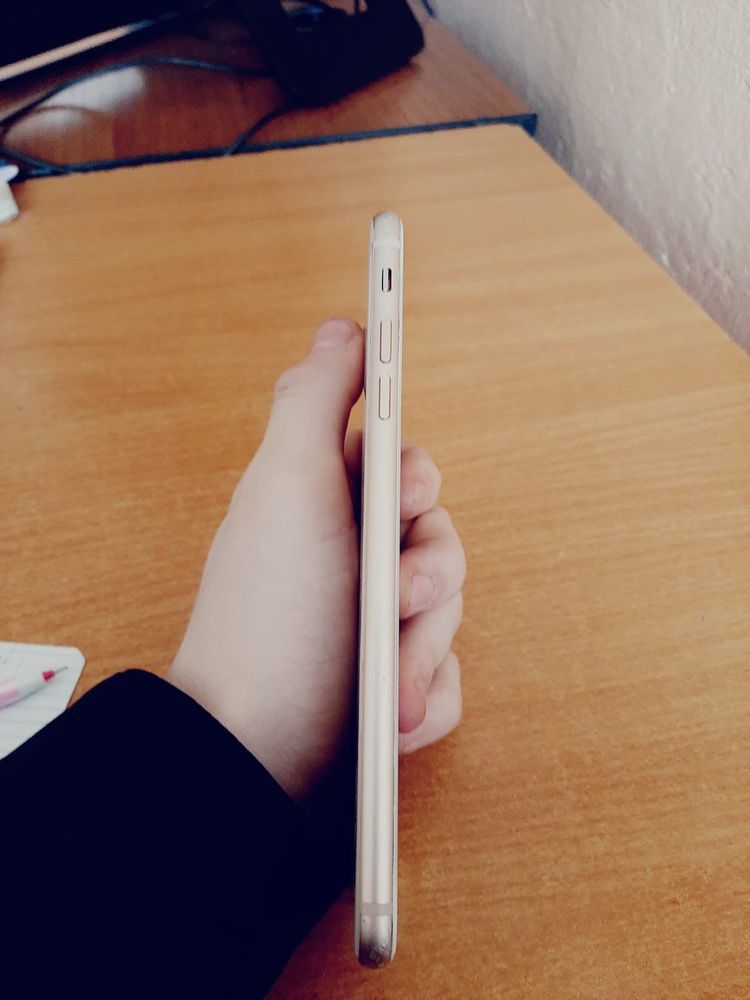 Продам айфон 8 Plus