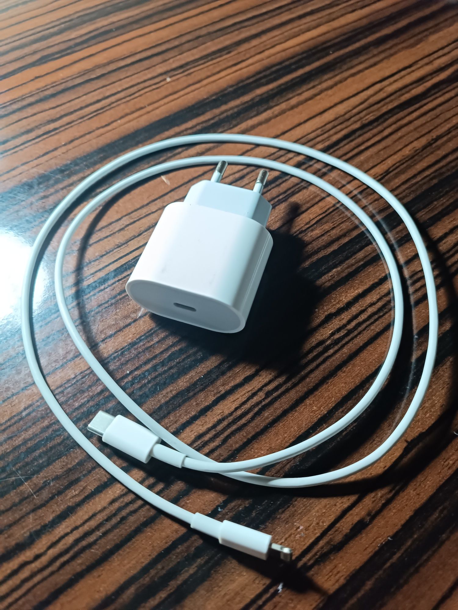 Зарядное Устройство для iPhone и AirPods, быстрая зарядка - 20 Вт.