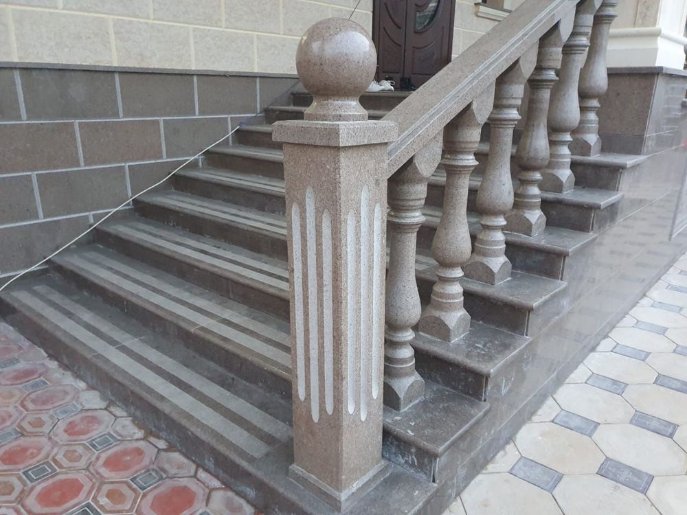 Гранит, травертин, лестница, балясины, столешница