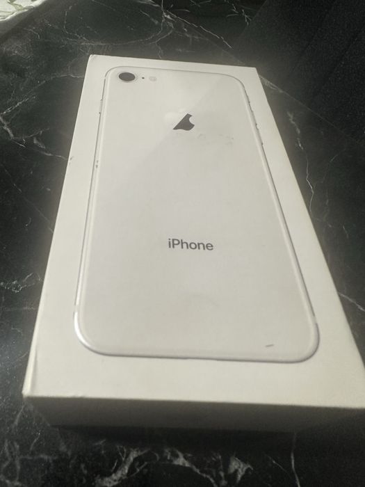 Предлагам iphone 8