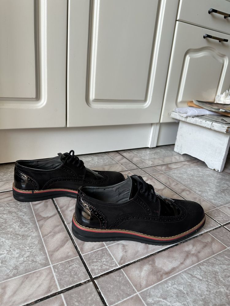 Pantofi deosebiți bărbătesti 41, negru lucios/piele întoarsă