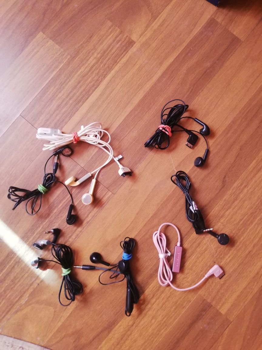 Vând încărcătoare telefoane
