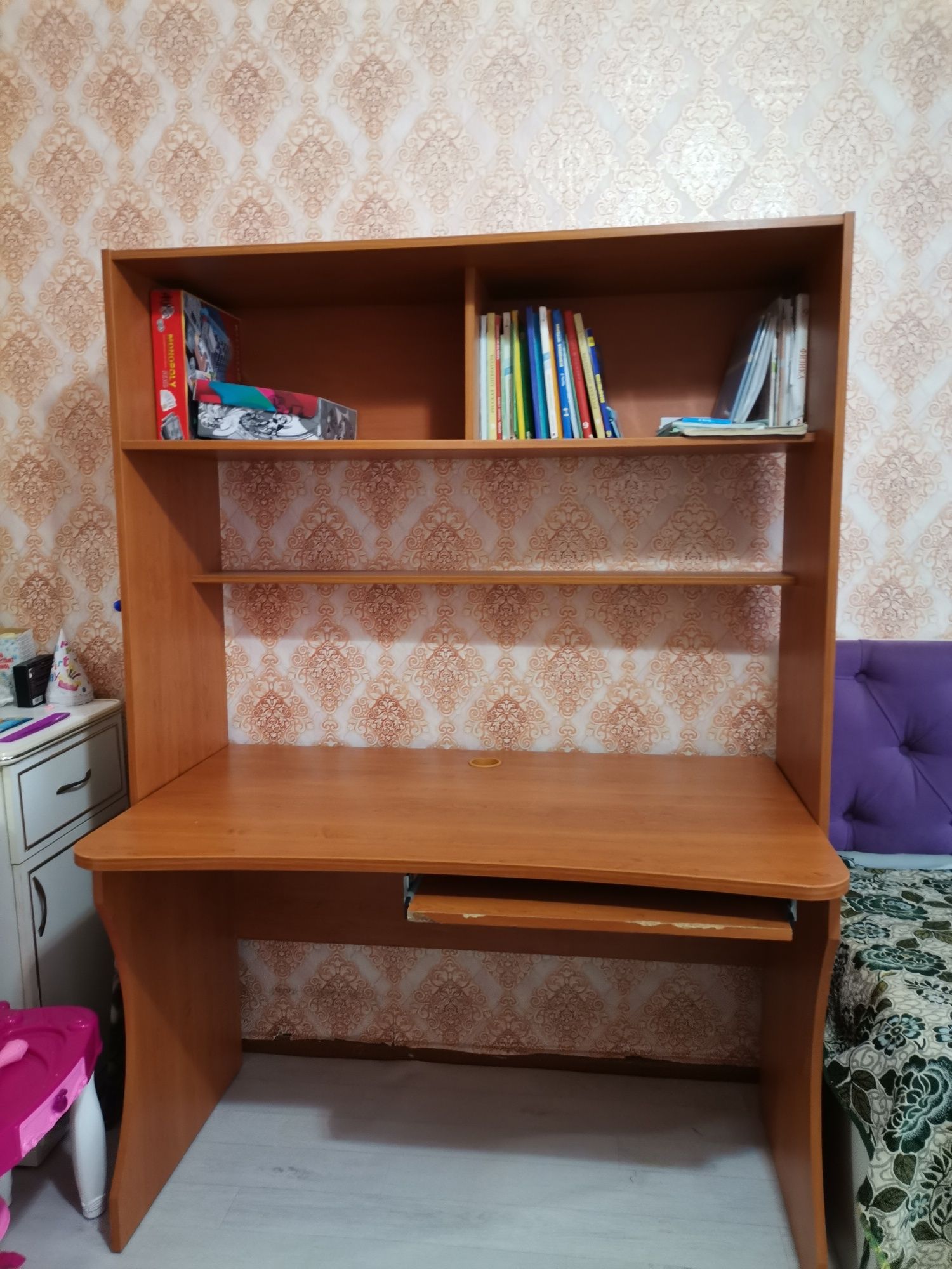 Продам компьютерный стол