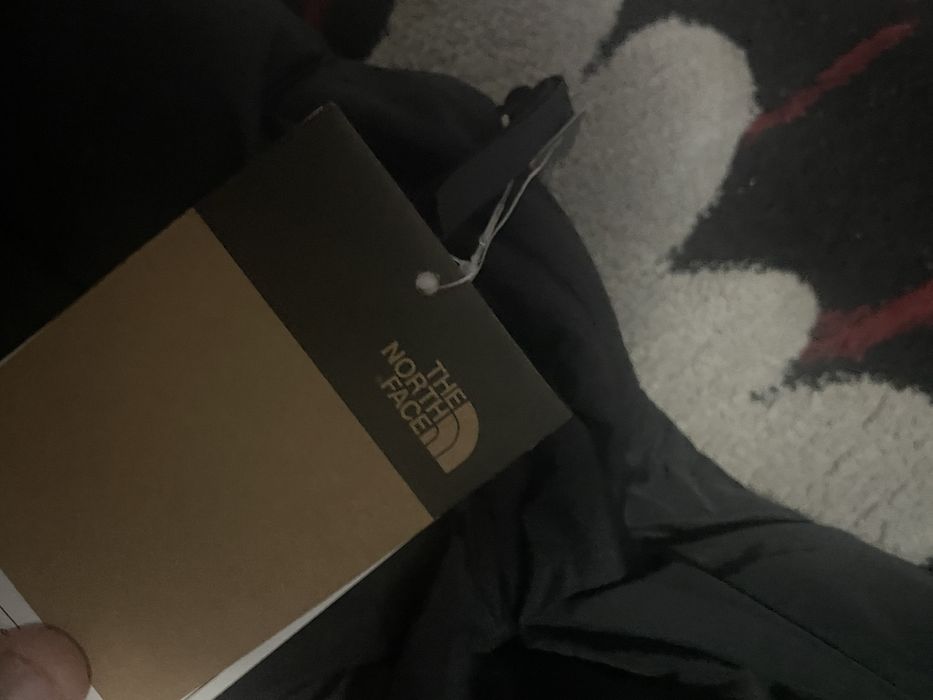 Geacă The North Face originală – neagră, stare excelentă