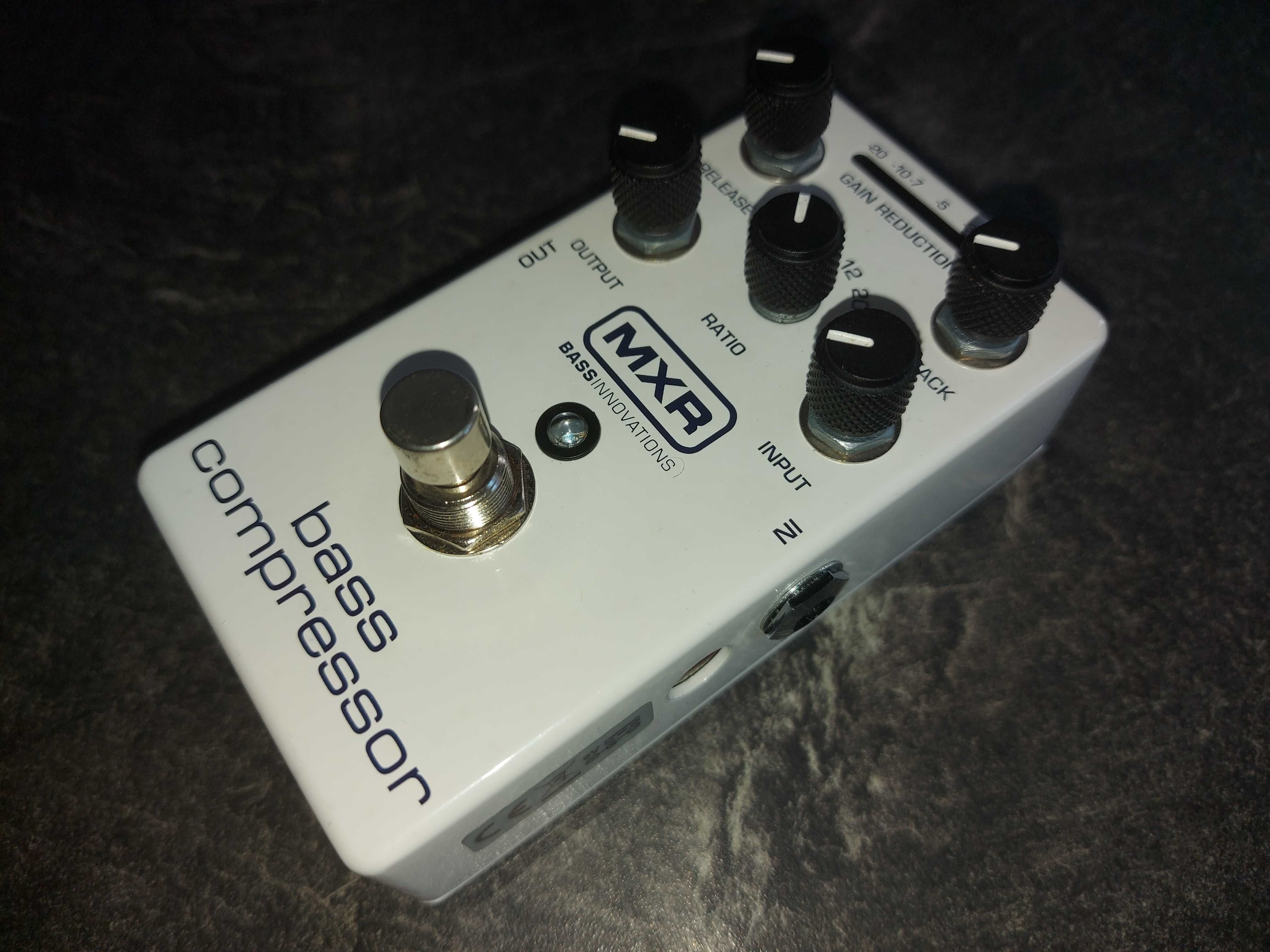 Vând pedala compressor MXR M87 pentru chitara bass