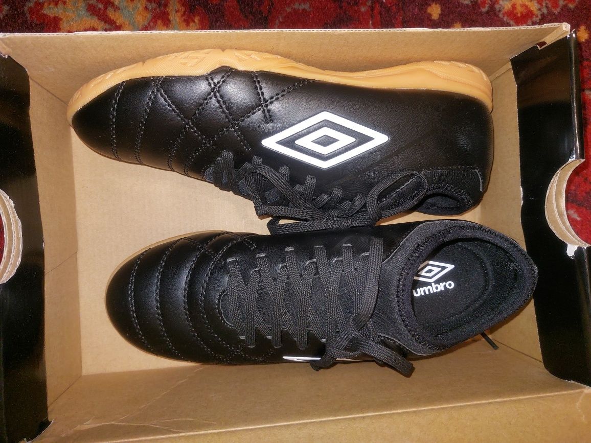 Adidași noi Umbro Meduse mar. 39