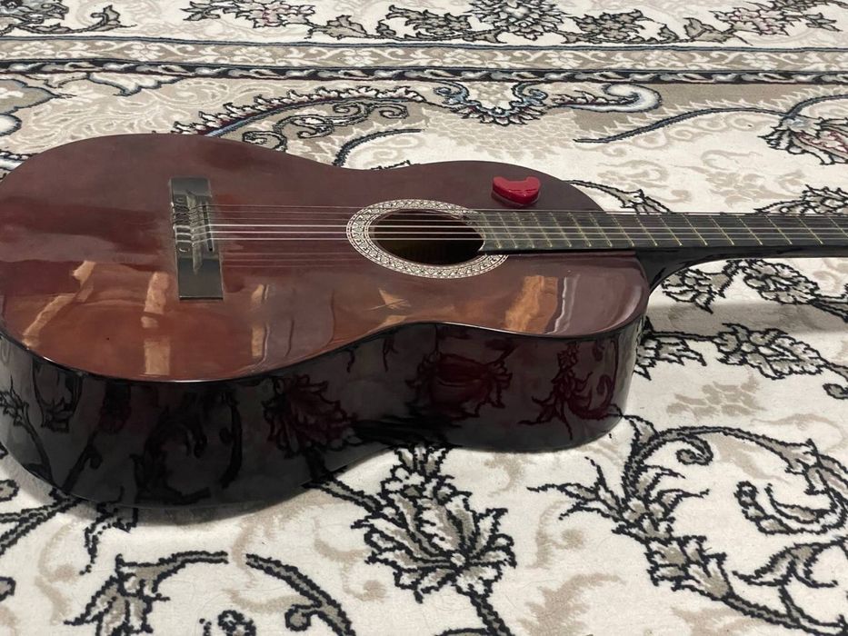 Gitara ful 700.000 som