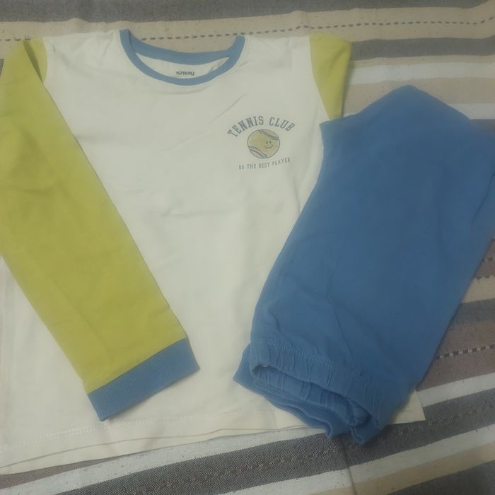 Halat si pijamale marimea 122