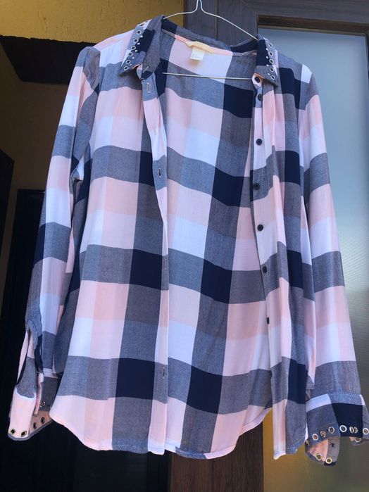 Vand cămăși impecabile.