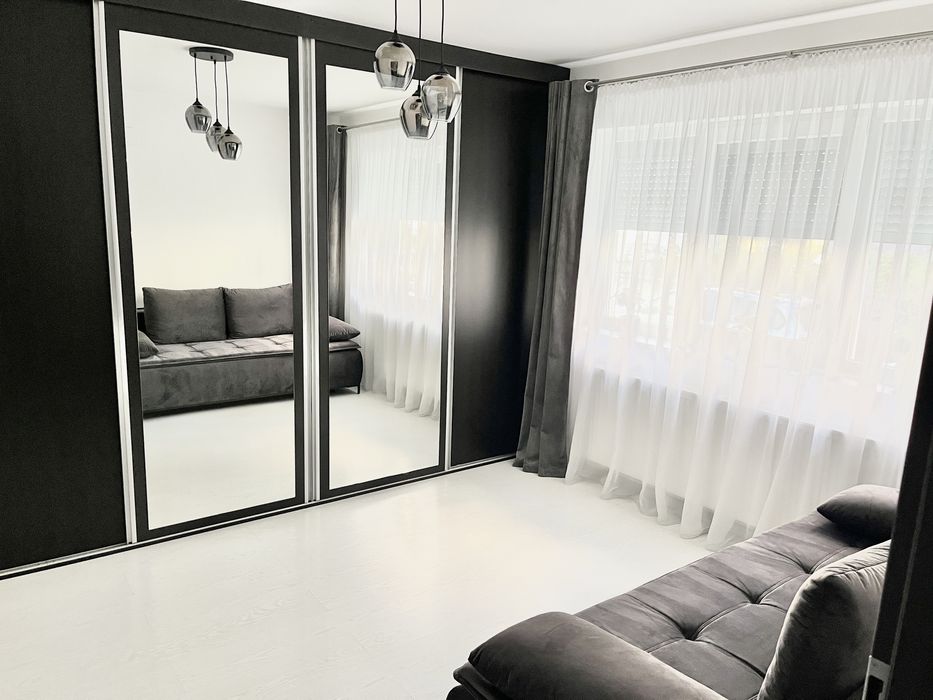 Proprietar vand apartment 3 camere mobilat/utilat loc parcare Turnisor
