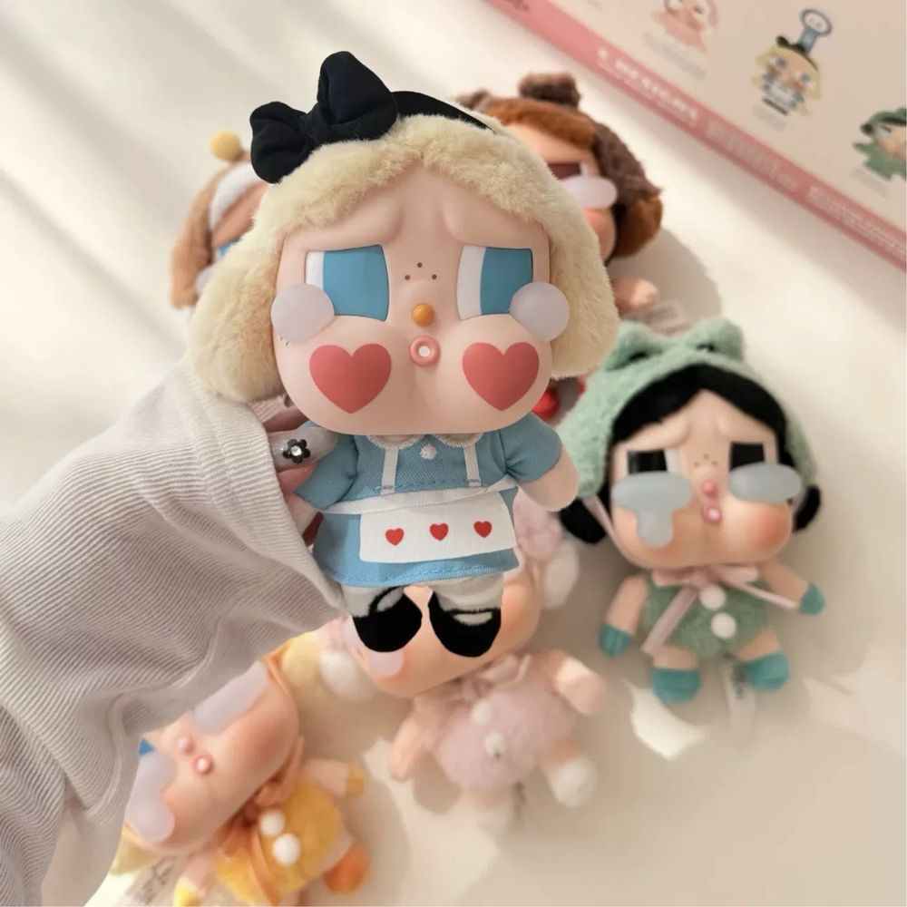 Blind box CryBaby Pop Mart figurina de colectie noua si sigilata