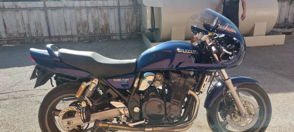 Suzuki GSX 750 Inazuma Cafe racer
