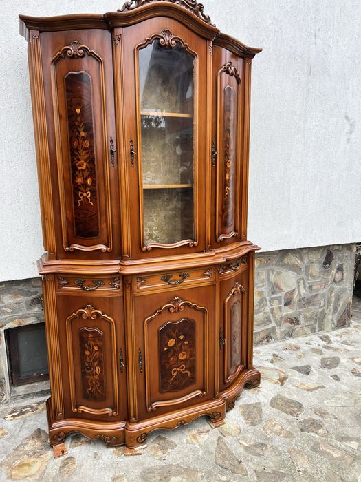 Vitrine stil Baroc Piemontez din lemn sculptat Nuc