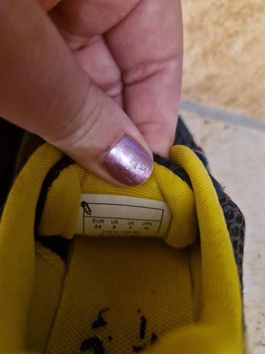 Adidași nr.  24 purtați de cateva ori